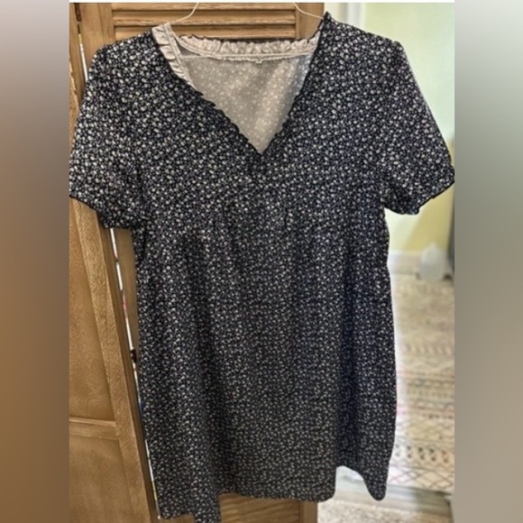 The Unbranded Brand Dresses & Skirts - Navy and white Floral Print Dress, size XL.